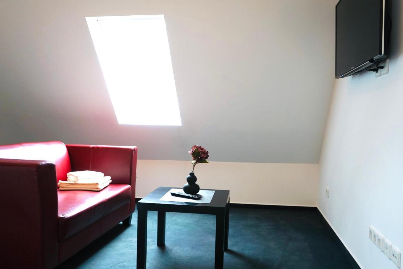 Haus Im Gruenen Fuer 6 Personen-3 Schlafzimmer- 3 Baedern -Waschmaschine-Grosse Terrasse- Vollausgestattete Kueche Wolfsburg Exterior foto